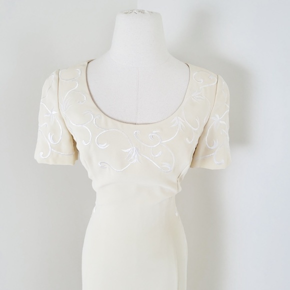 80's Pastel Yellow Mini Dress Embroidered Short Sleeve Scoop Neckline Fitted - Picture 9 of 14